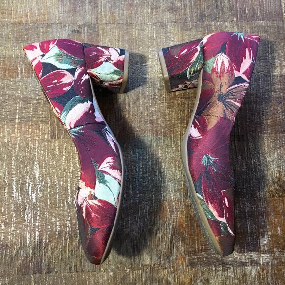 Corso Como CC Gwynn Pump Womens 7.5 Red Floral Jaquard Shoe Block Heel Broque - Picture 7 of 10